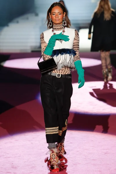 Look 10